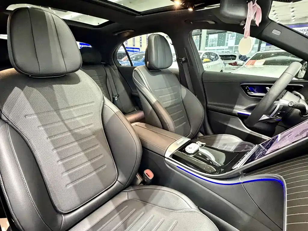 Mercedes-Benz C-Class 2023 — фото 7
