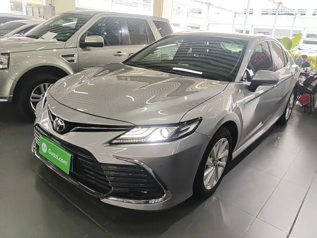 Toyota Camry 2023 — фото 2