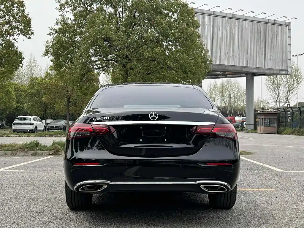 Mercedes-Benz E-Class 2023 — фото 17