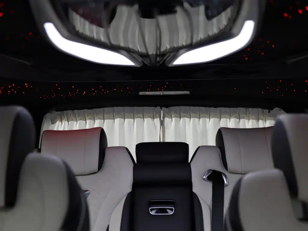 Mercedes-Benz V-Class 2018 — фото 33
