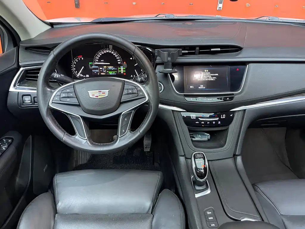 Cadillac XT5 2017 — фото 10