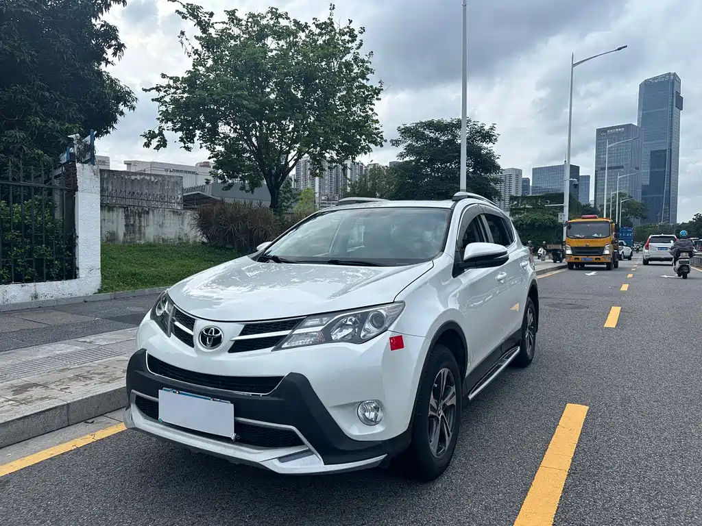 Toyota RAV4 2016 — фото 1