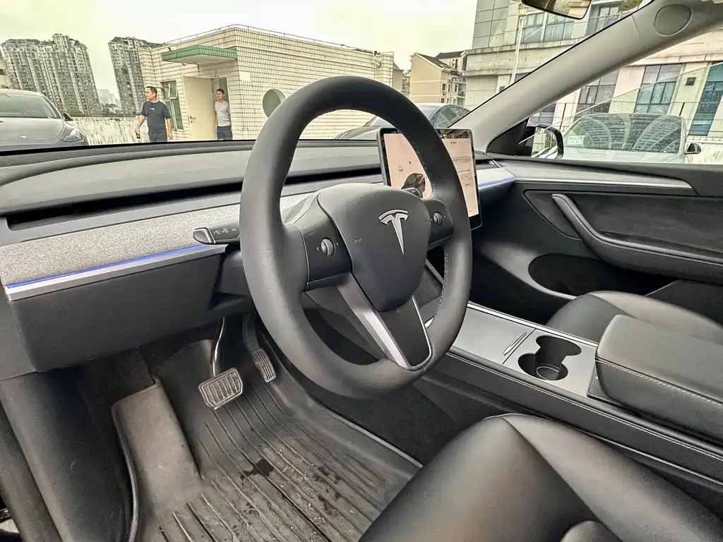 Tesla Model Y 2023 — фото 12