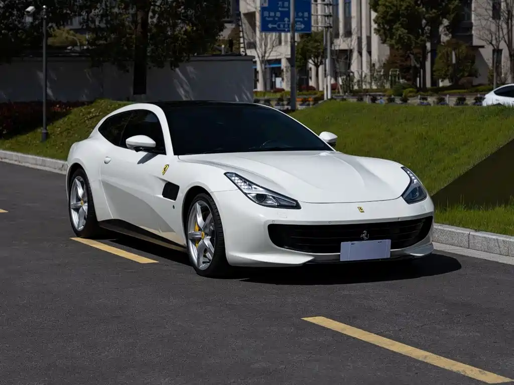 Ferrari GTC4Lusso 2019 — фото 3