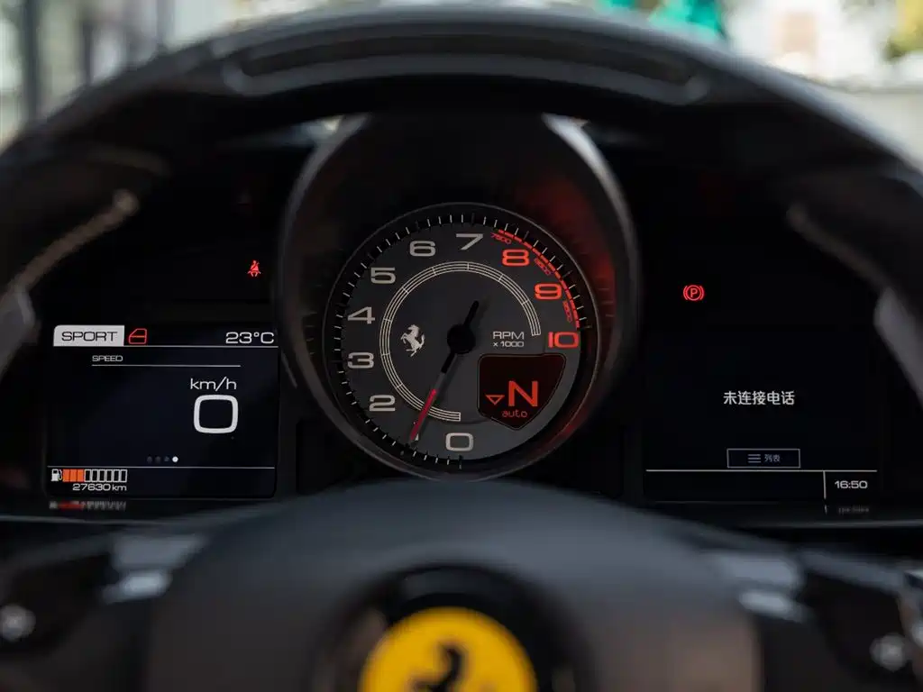 Ferrari GTC4Lusso 2019 — фото 12