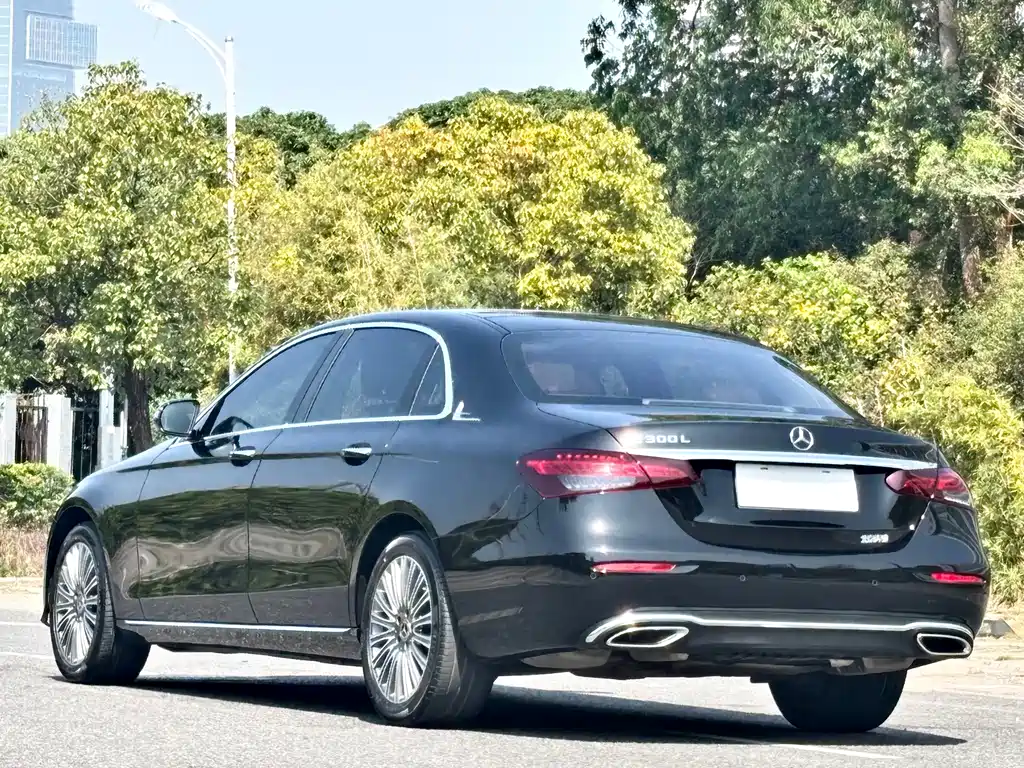 Mercedes-Benz E-Class 2023 — фото 25