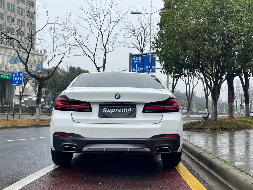 BMW 5 Series 2022 — фото 10