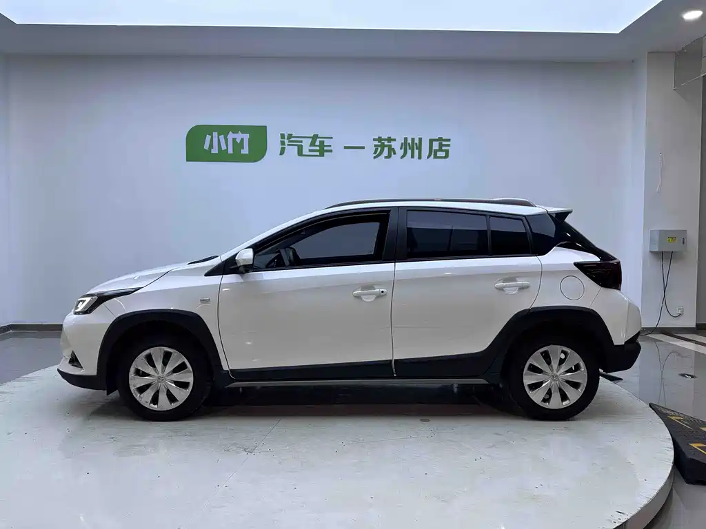 Toyota Yaris L 2023 — фото 12