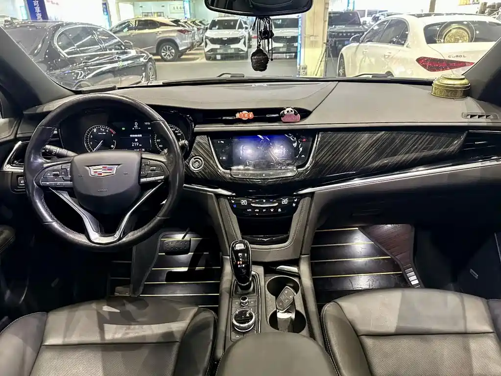 Cadillac XT6 2020 — фото 9