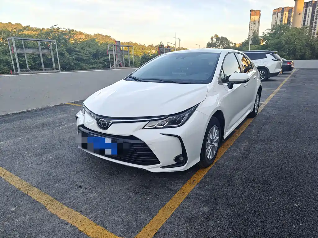 Toyota Corolla 2023 — фото 1
