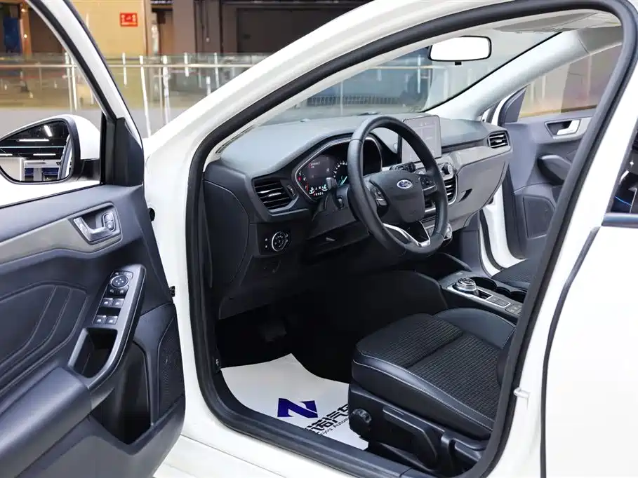 Ford Focus 2020 — фото 15