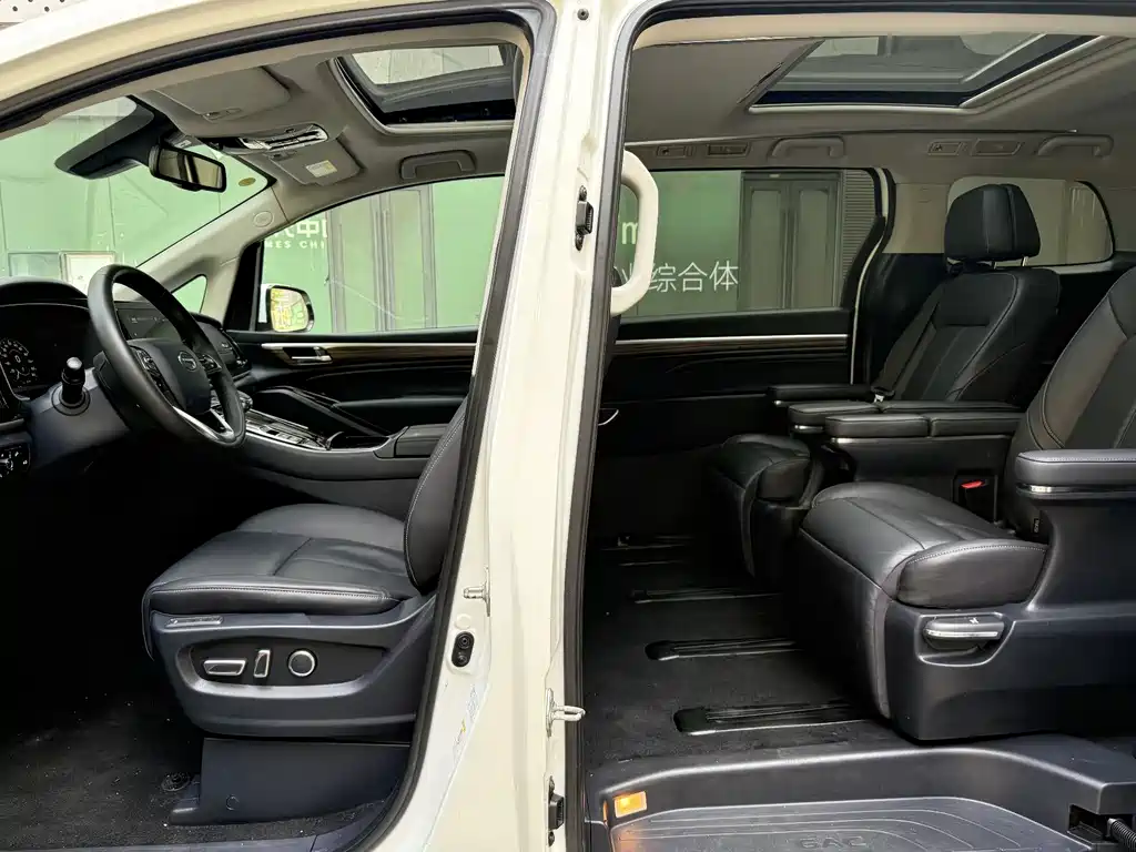 GAC Motor Trumpchi M8 2022 — фото 5