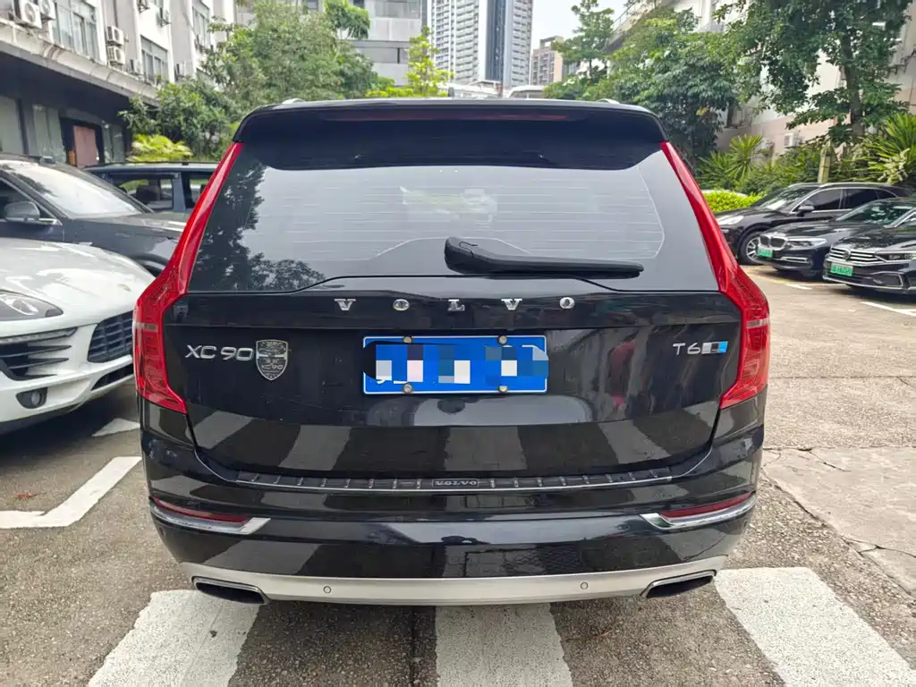 Volvo XC90 2018 — фото 14
