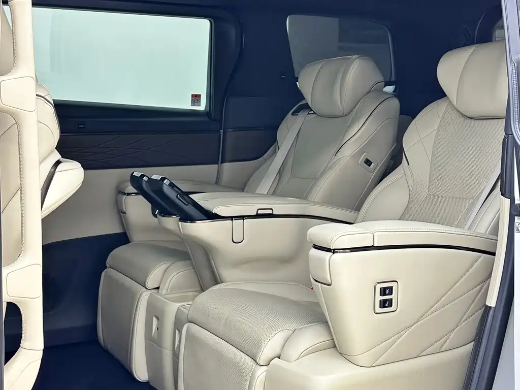 Toyota Alphard 2024 — фото 6