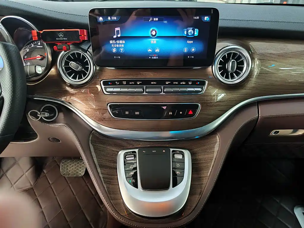 Mercedes-Benz V-Class 2022 — фото 14