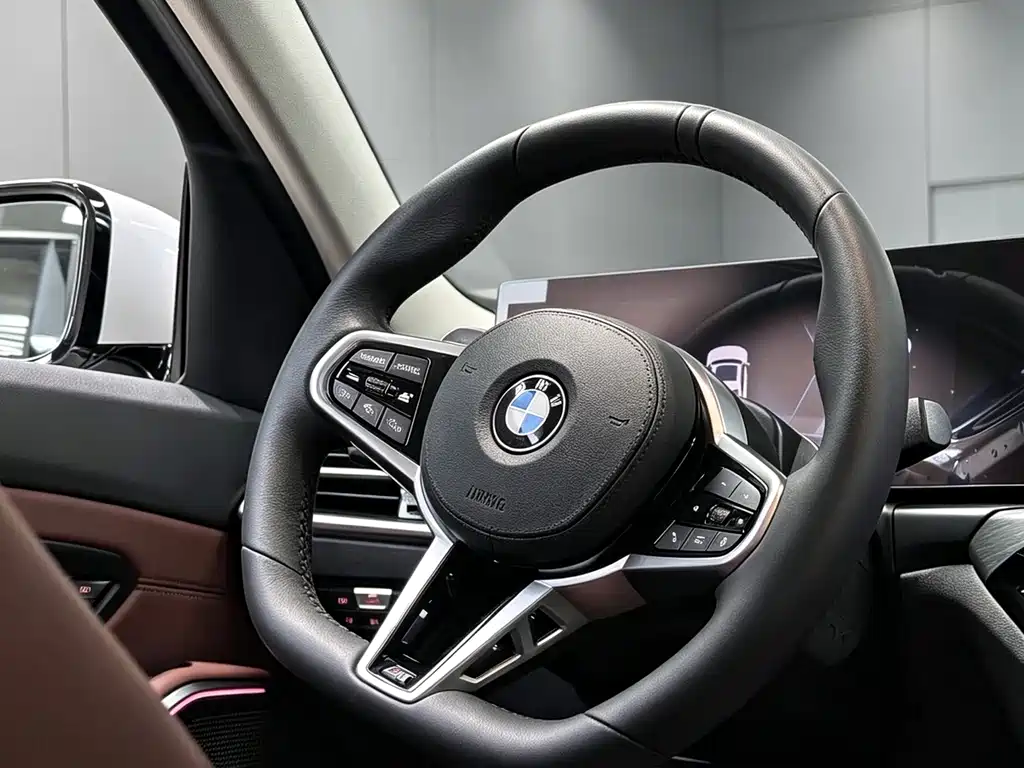 BMW 3 Series 2025 — фото 12