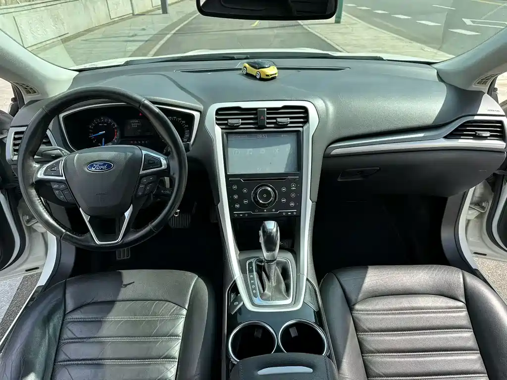 Ford Mondeo 2015 — фото 8