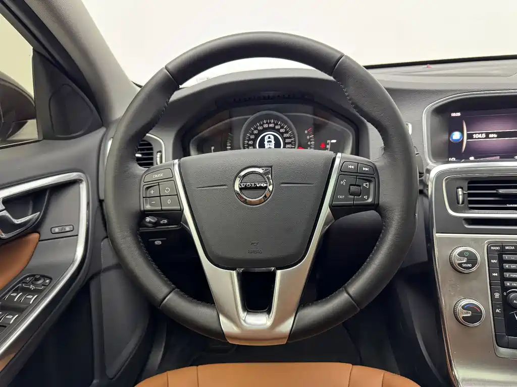Volvo S60 2019 — фото 13