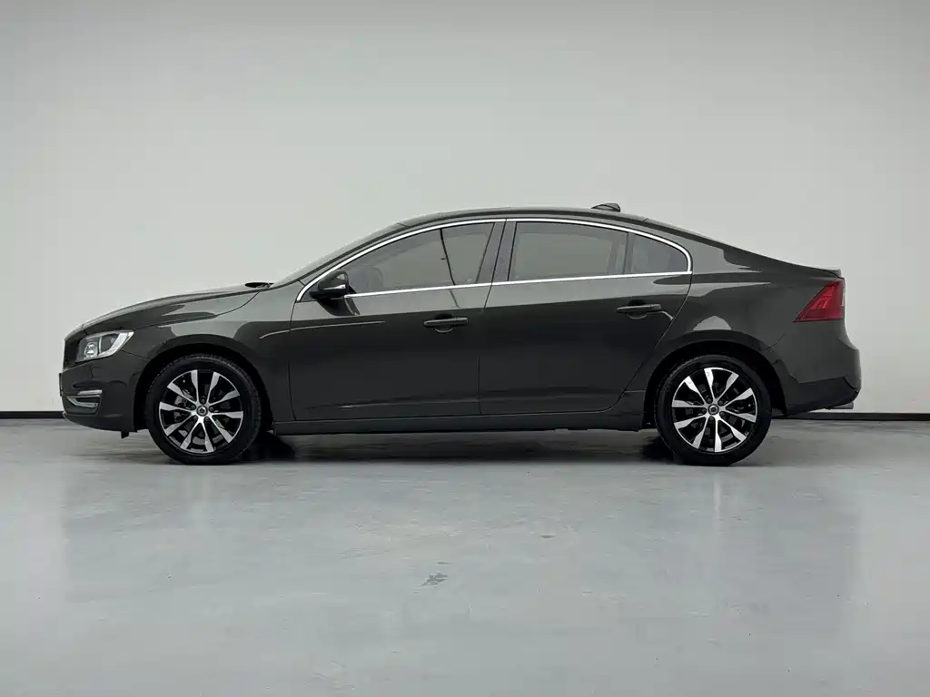 Volvo S60 2019 — фото 17