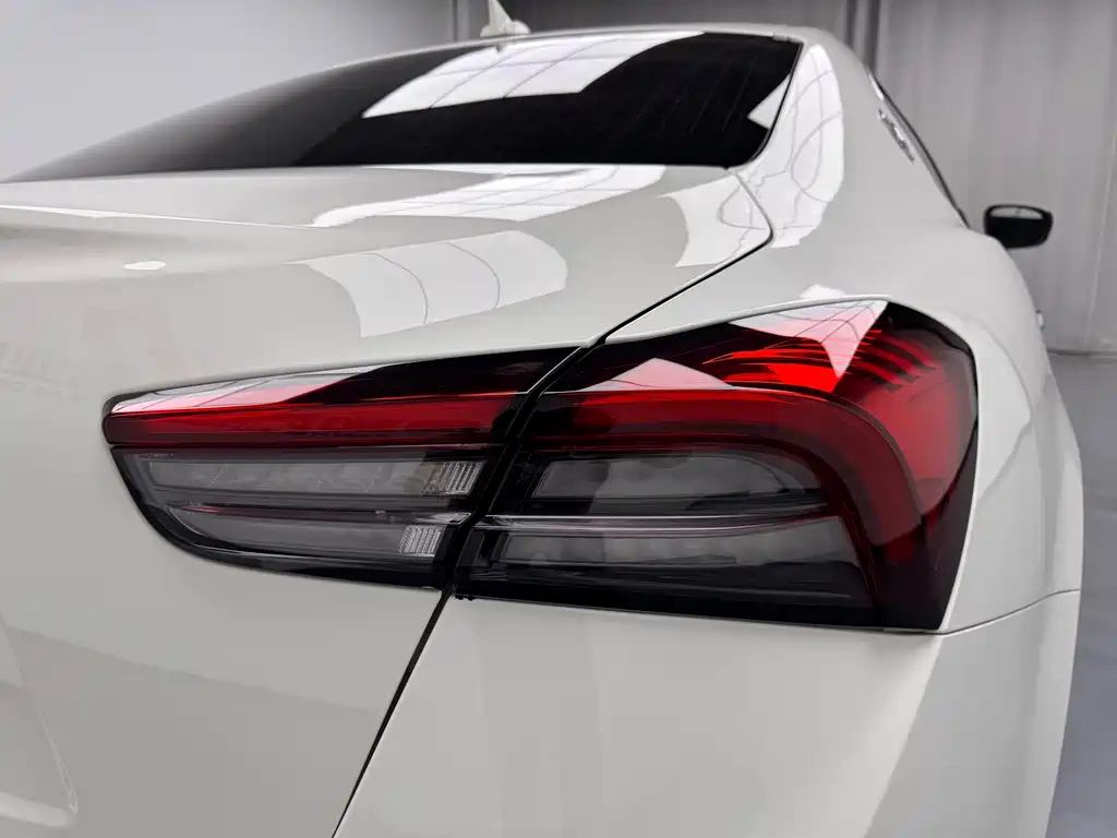 Maserati Ghibli 2021 — фото 14