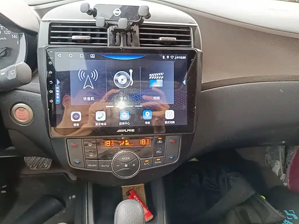 Nissan Tiida 2015 — фото 13