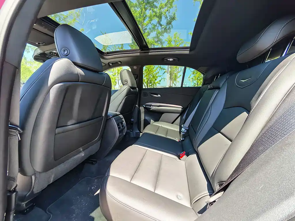 Cadillac XT4 2025 — фото 14