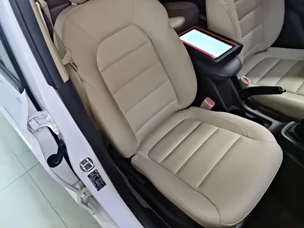 Wuling Hongguang 2019 — фото 25
