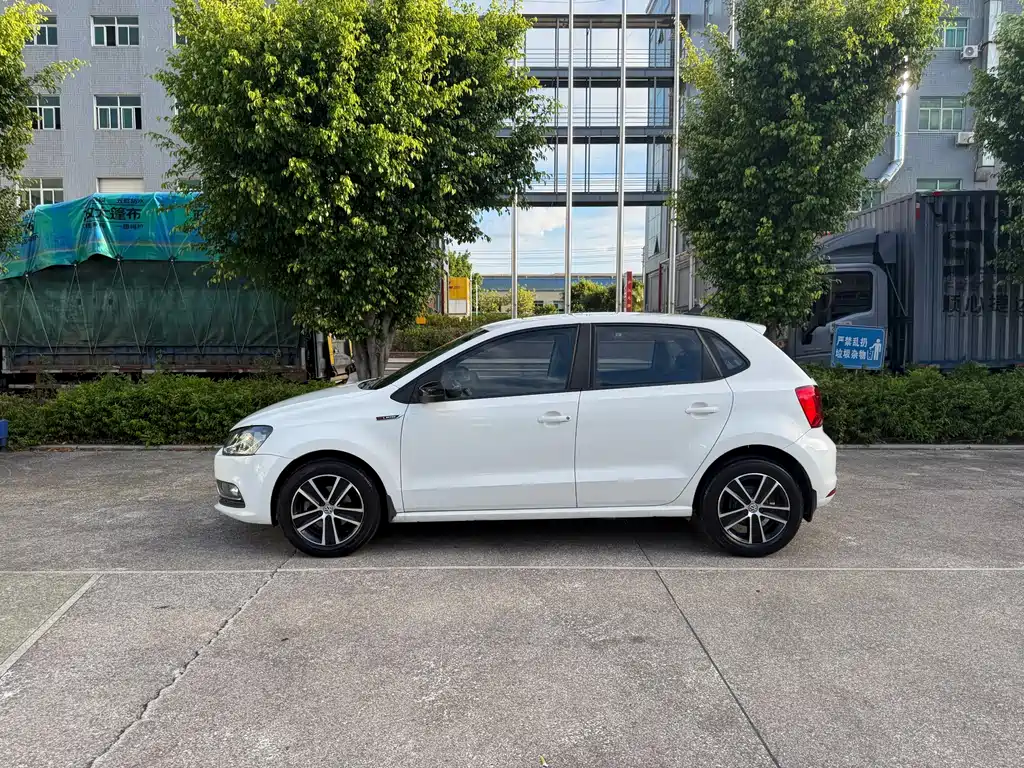 Volkswagen Polo 2015 — фото 3