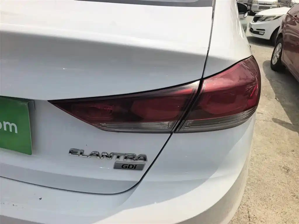 Hyundai Elantra 2018 — фото 9