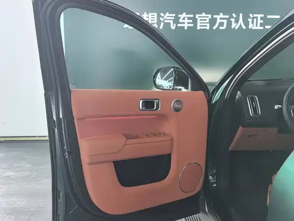 Li Auto L8 2025