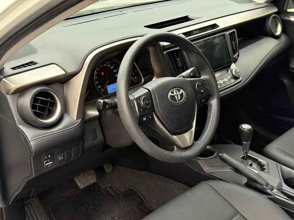 Toyota RAV4 2016 — фото 5