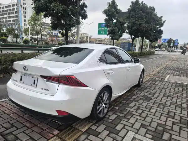 Lexus IS 2017