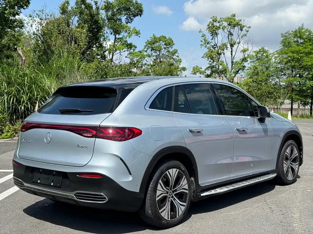 Mercedes-Benz EQE SUV 2023 — фото 18