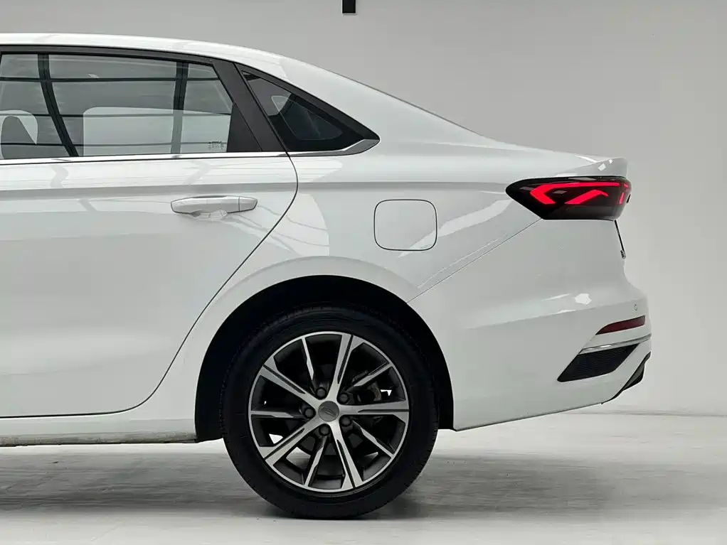 Geely Emgrand 2022 — фото 14