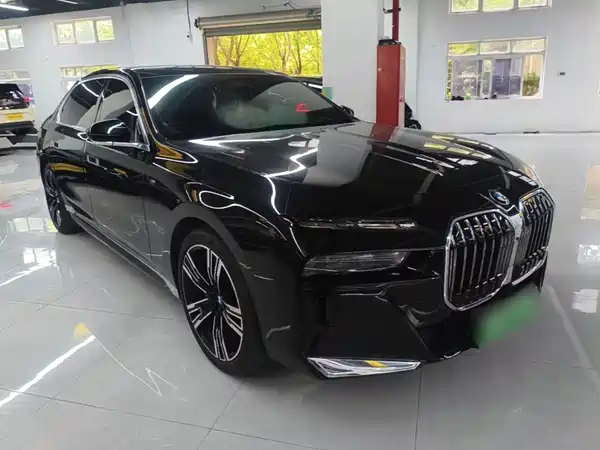 BMW i7 2023