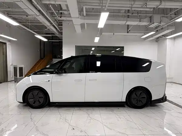 Li Auto MEGA 2025