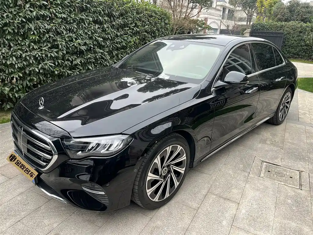 Mercedes-Benz E-Class 2024 — фото 1