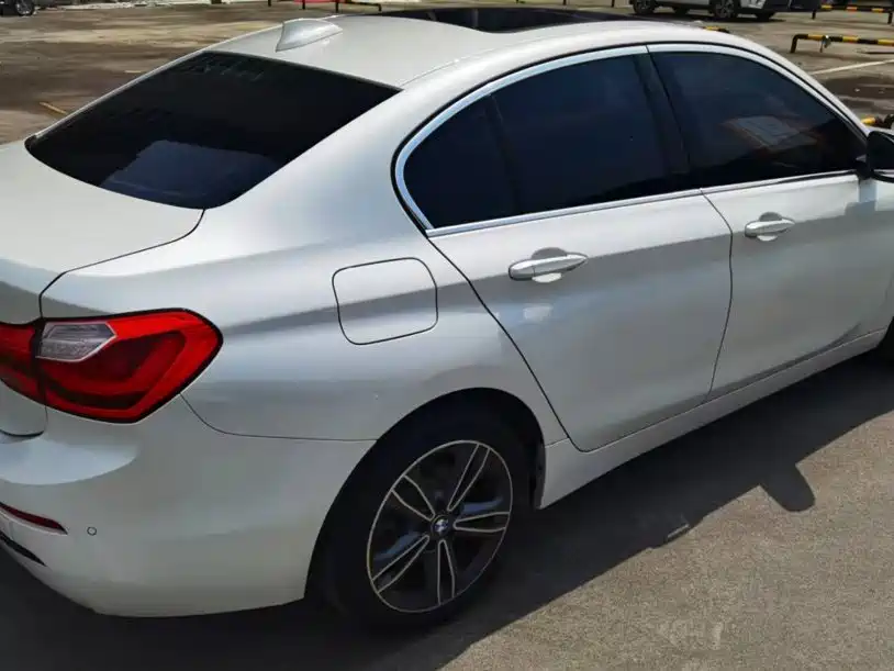 BMW 1 Series 2018 — фото 15