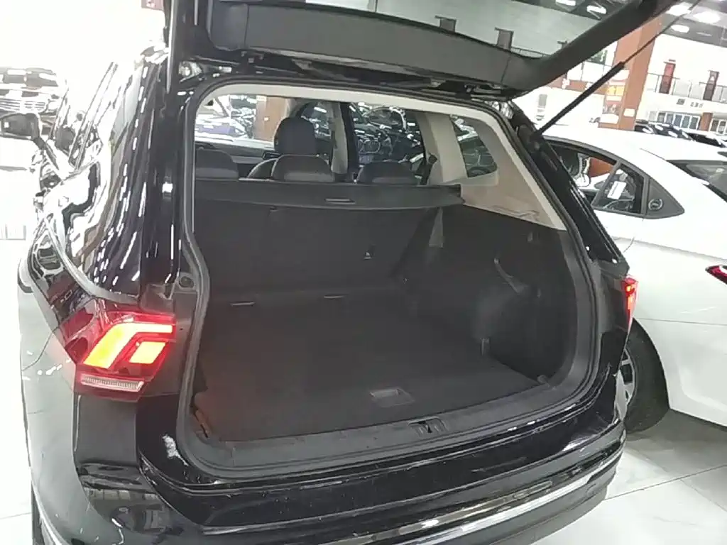 Volkswagen Tiguan L 2021 — фото 19