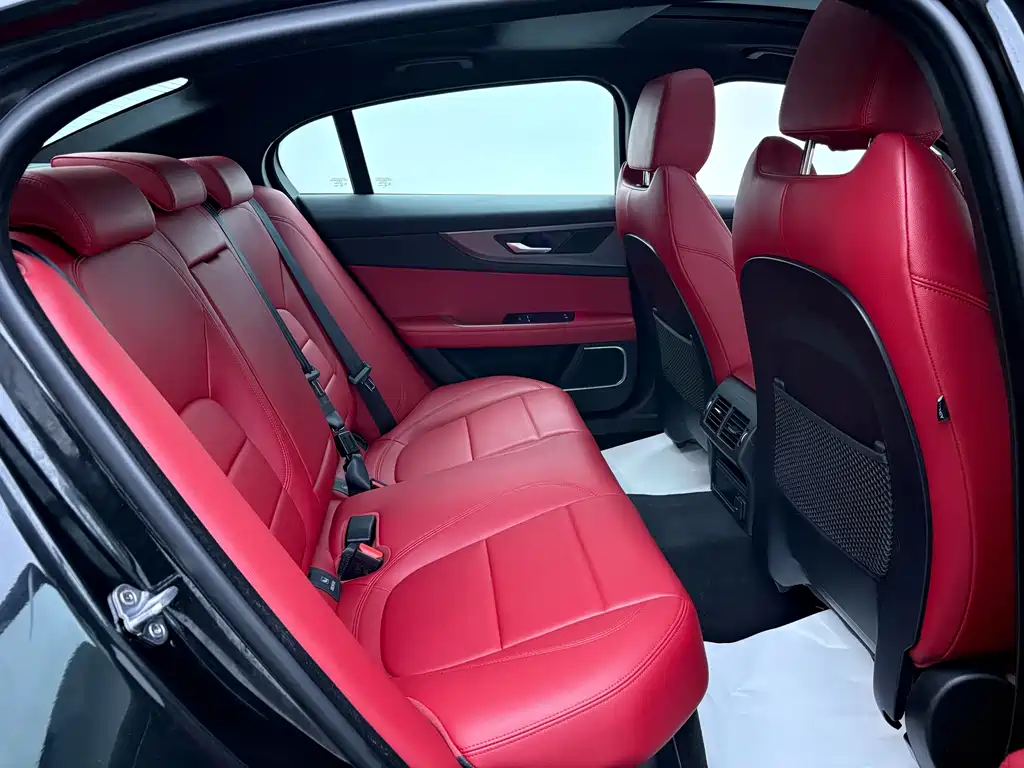 Jaguar XEL 2023 — фото 11