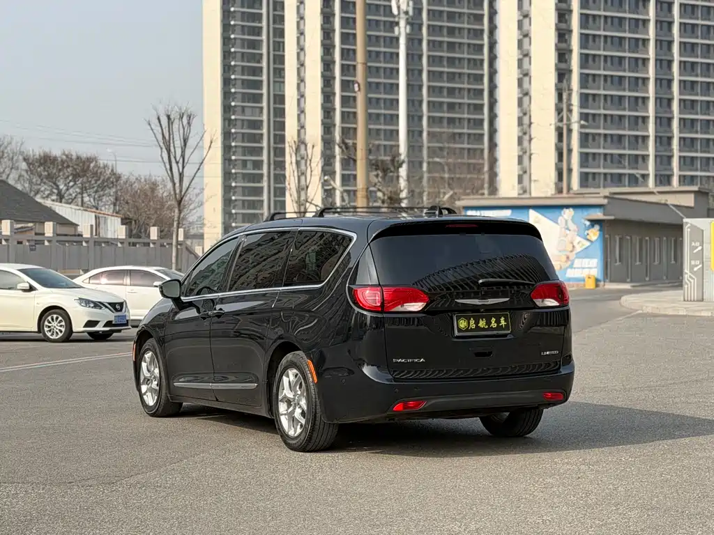 Chrysler Grand Voyager 2019 — фото 16