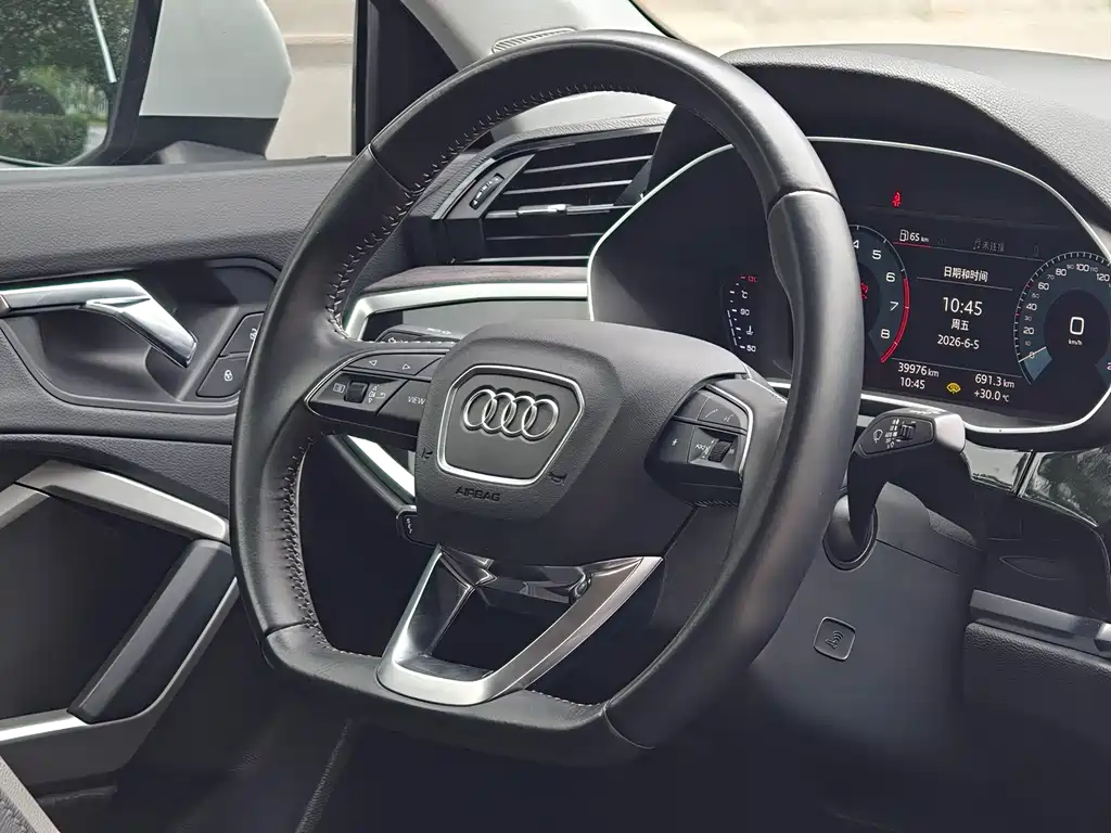 Audi Q3 2019 — фото 10