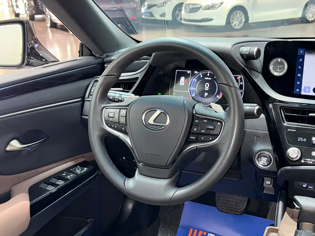 Lexus ES 2023 — фото 12