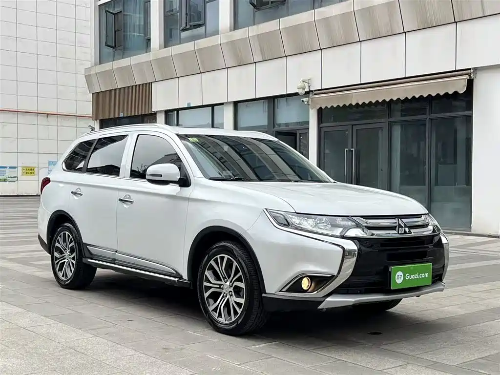Mitsubishi Outlander 2018 — фото 25