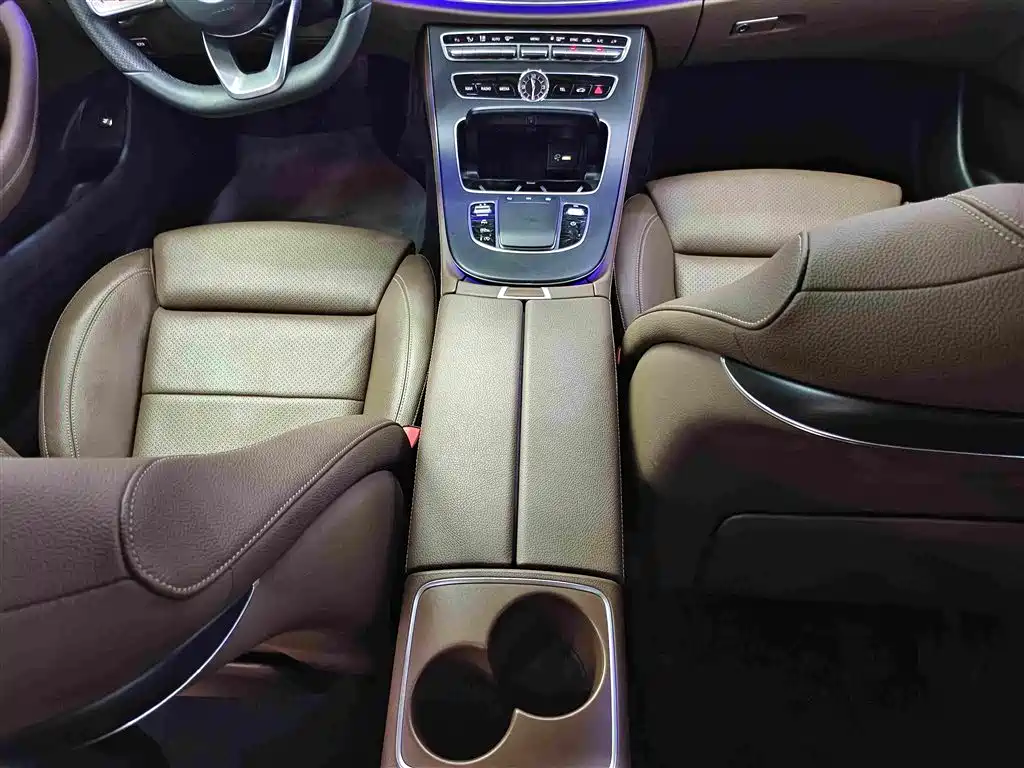 Mercedes-Benz E-Class 2019 — фото 13
