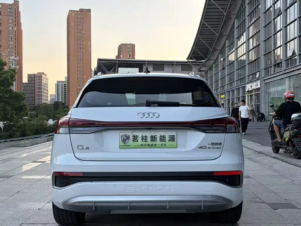 Audi Q4 E-Tron 2023 — фото 6