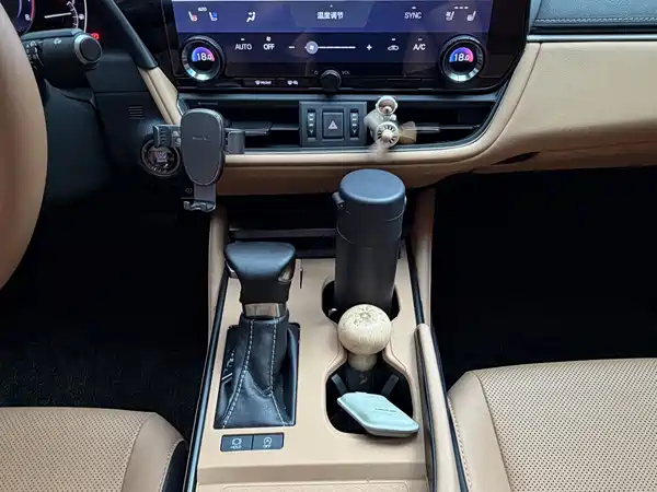 Lexus ES 2025