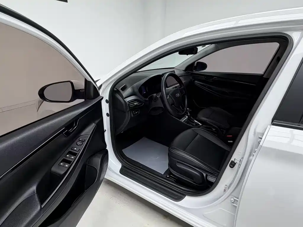 Hyundai Elantra 2020 — фото 11