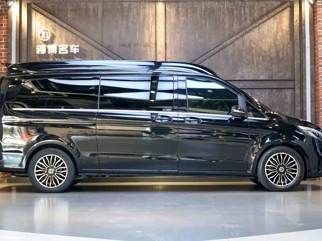 Mercedes-Benz V-Class 2022 — фото 28