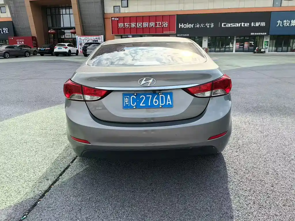 Hyundai Elantra 2012